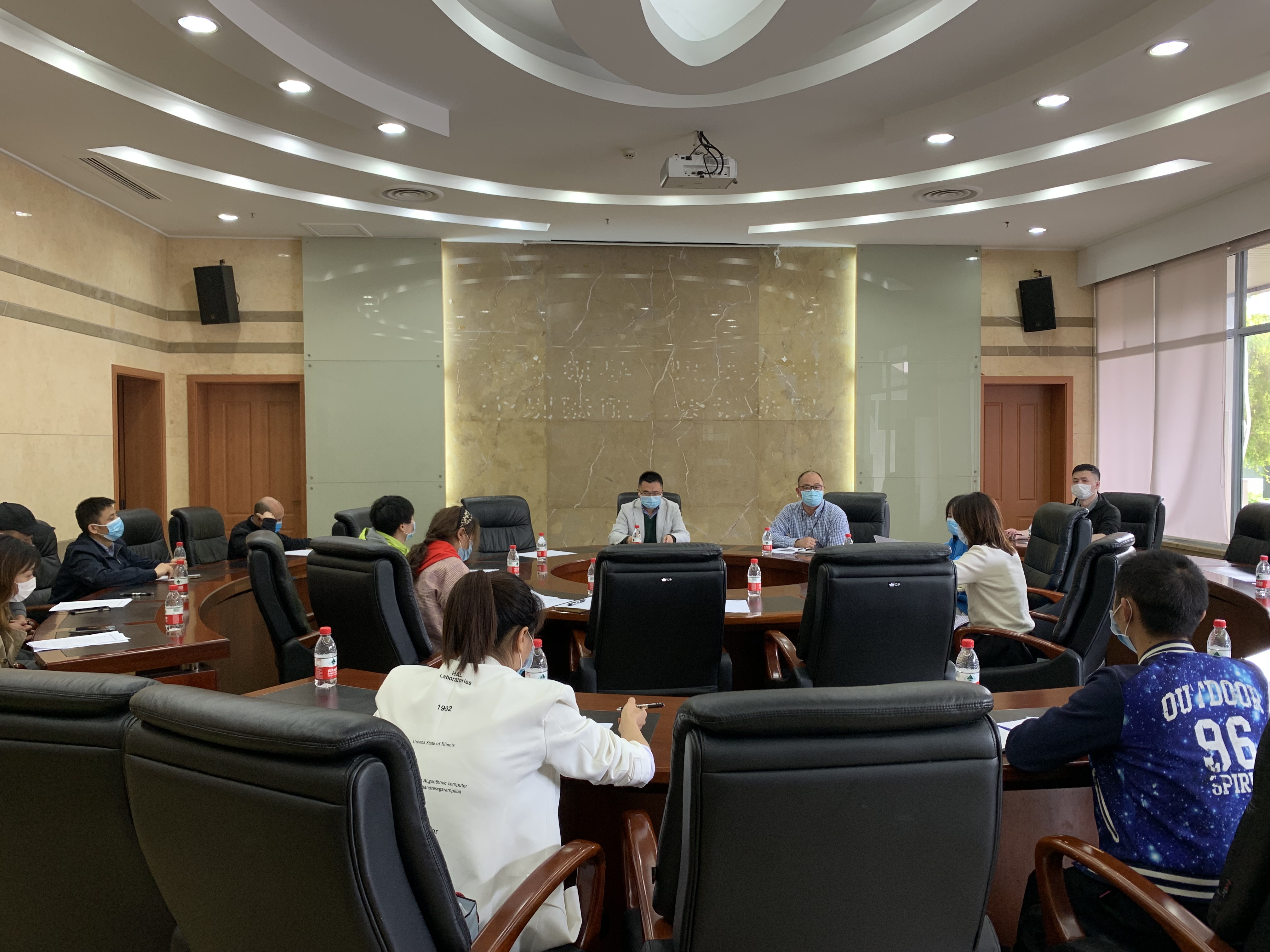 市奥体中心召开体育商户座谈会