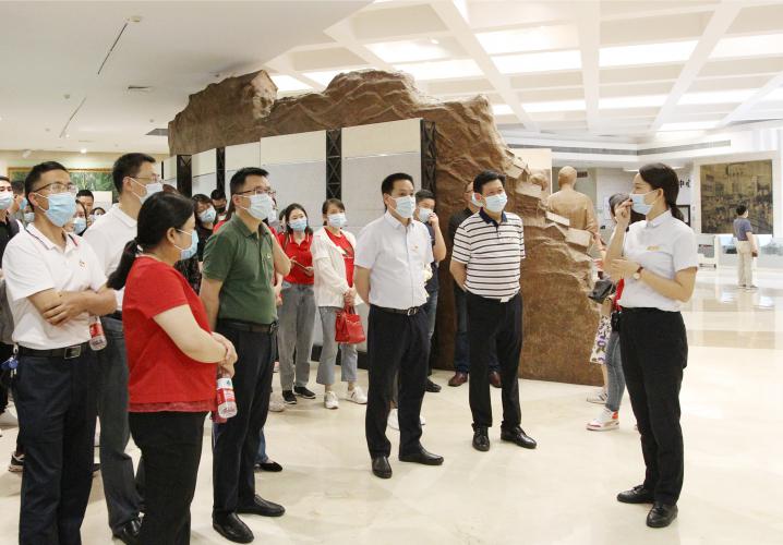市奥体中心党支部组织开展“重温党史守初心 砥砺前行担使命”主题党日活动