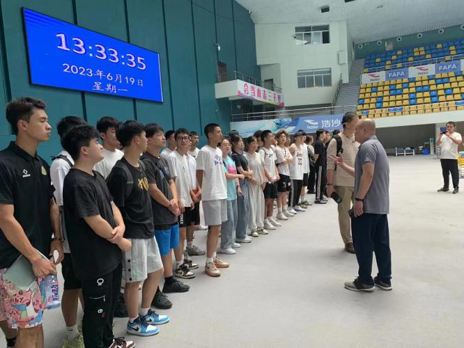 重庆邮电大学到市奥体中心考察交流