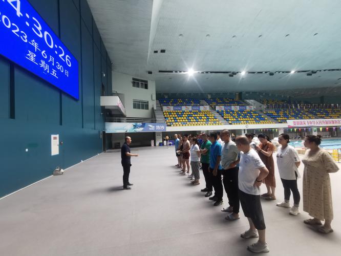 市奥体中心开展暑期救生员培训及防溺水应急演练
